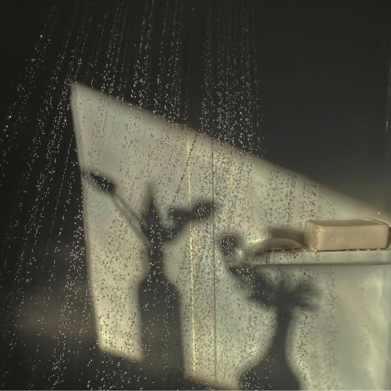 Hamma Douche chaude pour dilater les pores de la peau pour une meilleure exfoliation au gant de soie